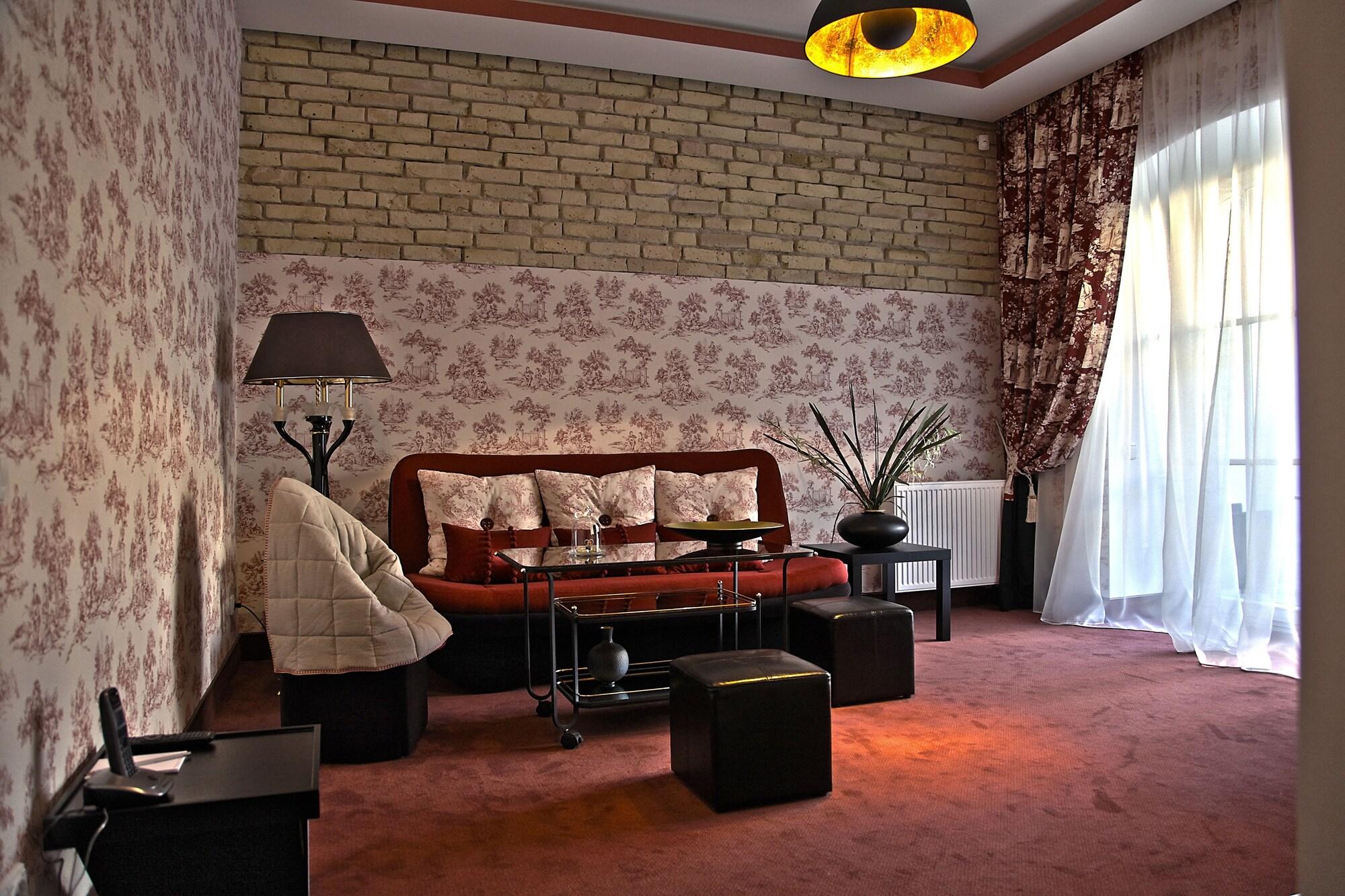 Moon Garden Old Town Hotel Аеропорт Вільнюс Екстер'єр фото