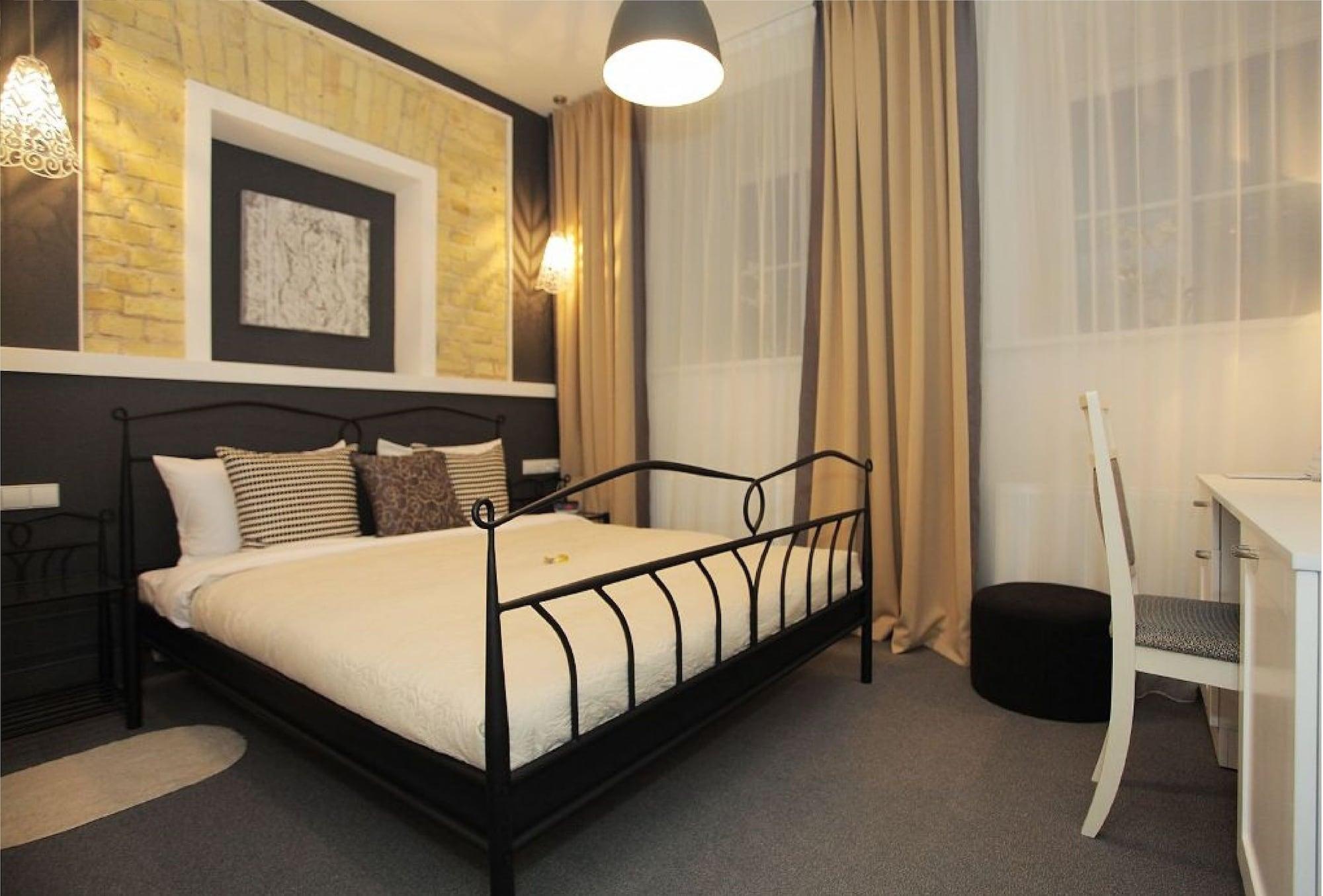 Moon Garden Old Town Hotel Аеропорт Вільнюс Екстер'єр фото
