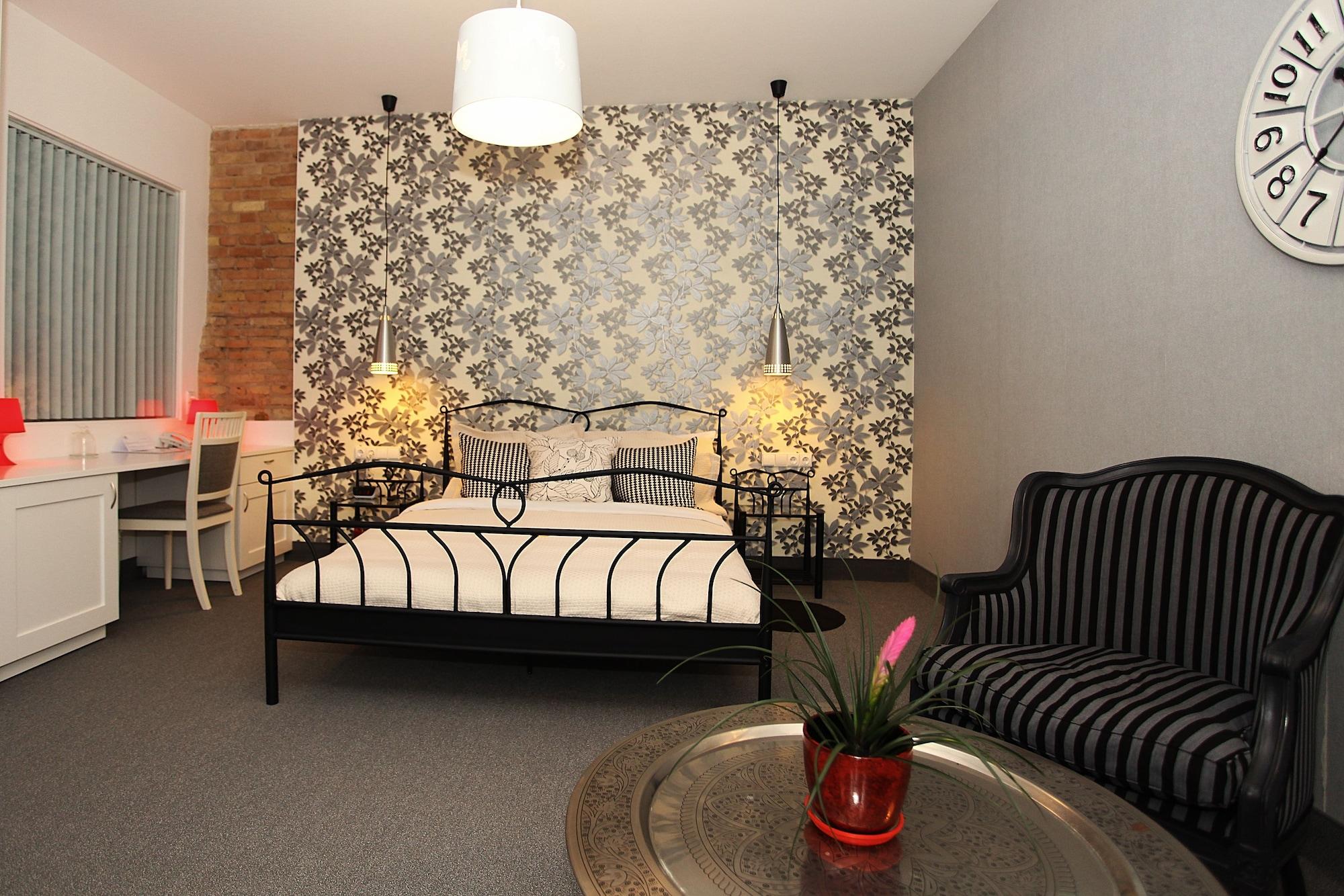 Moon Garden Old Town Hotel Аеропорт Вільнюс Екстер'єр фото