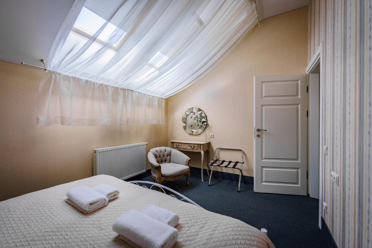 Moon Garden Old Town Hotel Аеропорт Вільнюс Екстер'єр фото